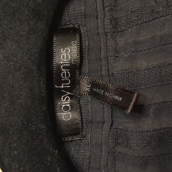 Black button top - Picture 4 of 4